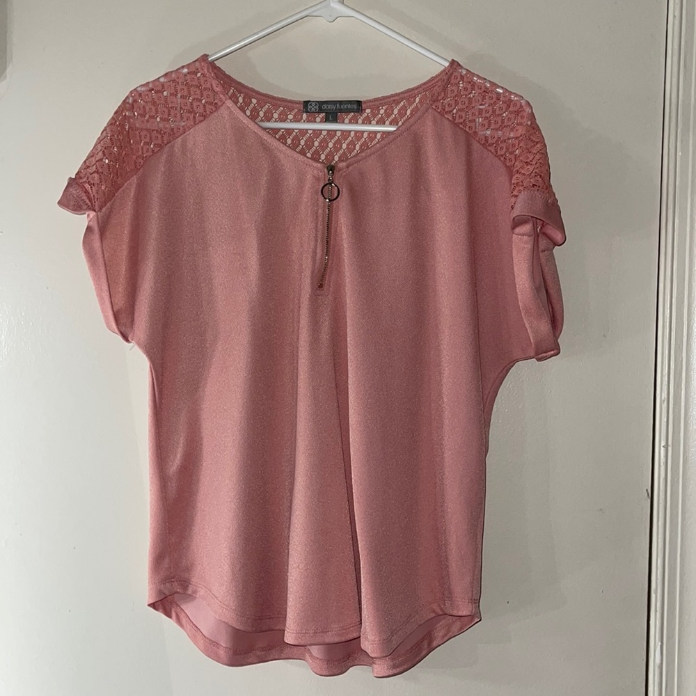 Daisy Fuentes blouse; Size L; Like new